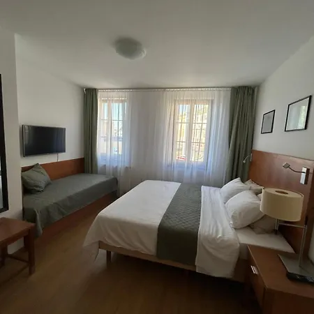 V Zatáčce Pensión 3*